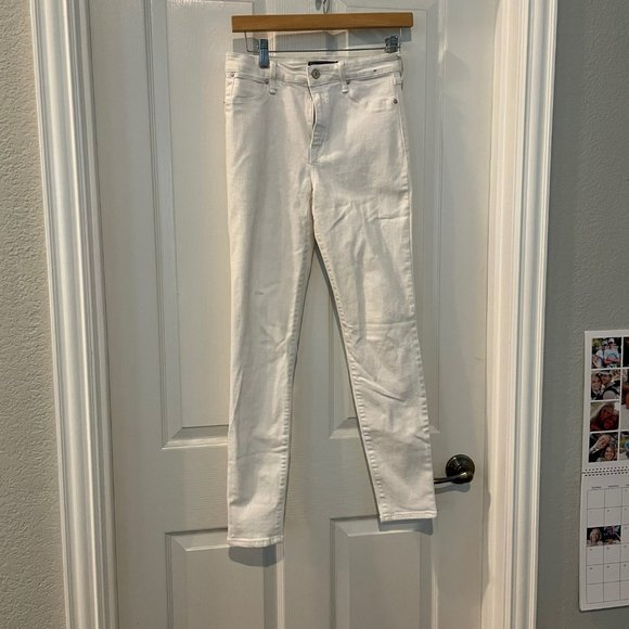 Abercrombie & Fitch Denim - Abecrombie & Fitch Size 26 waist/28 length  - White Jeans